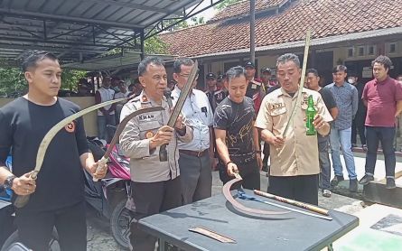 Bawa Celurit dan Parang, Pelajar SMP Tawuran Saling Bunuh - JPNN.com Banten