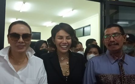 Sidang Nikita Mirzani Kembali Digelar, Lihat Tuh di Lehernya - JPNN.com Banten