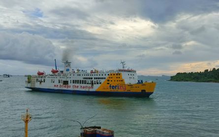 Silakan Catat Jadwal Penyeberangan Kapal Feri dari Merak Menuju Bakauheni Hari Ini - JPNN.com Banten