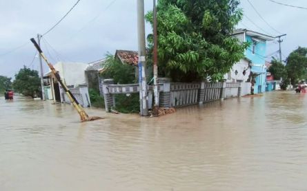 Hundreds of Houses in Karawang Submerged by Flood - JPNN.com English