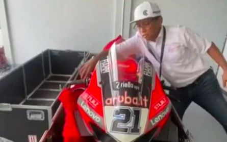 Mandalika Circuit Employee Caught Unboxing Ducati Cargo - JPNN.com English
