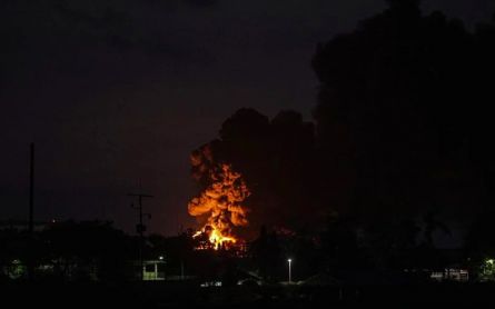 Pertamina Tries to Extinguish Fire in Cilacap Refinery - JPNN.com English