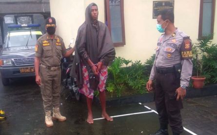 Naked Dutch Man Breaks Shop Front Glass in Bali - JPNN.com English