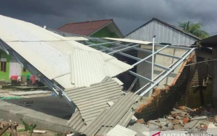 Hundreds of Houses Destroyed by Tornado in Bangka Belitung - JPNN.com English