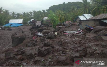 BMKG Warns of Floods, Landslides in Four NTT Districts - JPNN.com English