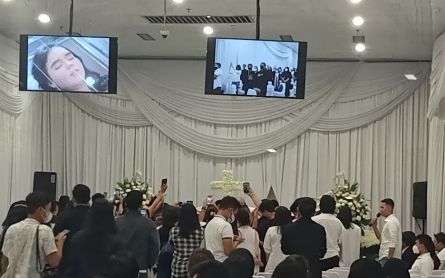 Laura Anna's Body Cremated at Heaven Pluit Funeral Home - JPNN.com English
