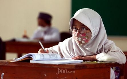 Horns of Dilemma: Jokowi Wants to Evaluate Offline Learning - JPNN.com English