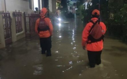 Four Districts in Bekasi Submerged Due to Overflowing River - JPNN.com English