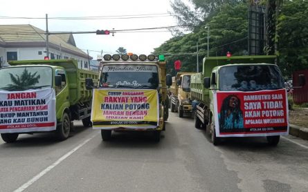 Hundreds of Truck Drivers in Kendari Protest Against ODOL Policy - JPNN.com English