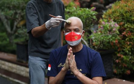 Ganjar Pranowo Goes Bald in Solidarity with Cancer Patients - JPNN.com English