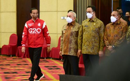 Jokowi Addresses Governors as Construction of Capital City Begins - JPNN.com English