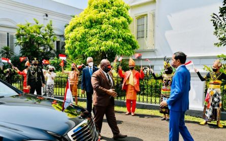 Jokowi Welcomes Papua New Guinea PM at Presidential Palace - JPNN.com English