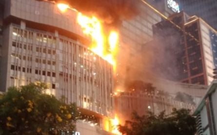 Tunjungan Plaza Mall in Surabaya Catches Fire - JPNN.com English