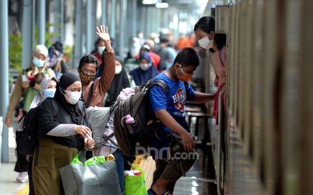 Tiga Pekan Menjelang Idul Fitri, 74 Ribu Tiket KA Laris Manis Oleh Pemudik - JPNN.com Jabar