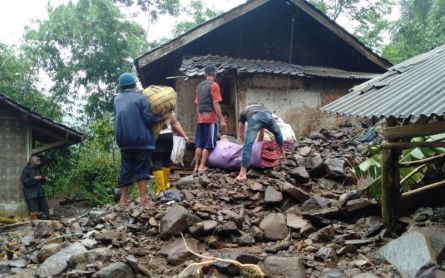 33 Rumah Terdampak Longsor di Garut Selatan - JPNN.com Jabar