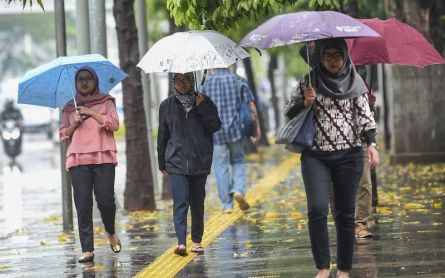 Cuaca Solo & Sekitarnya, Selasa (7/11), Sedia Payung sebelum Hujan - JPNN.com Jateng