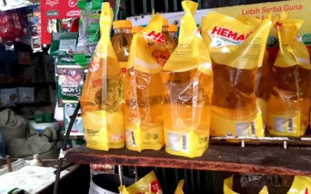 Polisi Awasi Kebijakan Minyak Goreng Satu Harga di Banyumas - JPNN.com Jateng