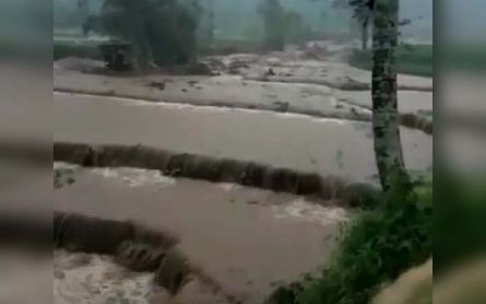 Banjir dan Longsor Menghantam Batang, Kondisinya Memprihatinkan - JPNN.com Jateng