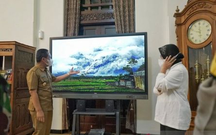 Tri Rismaharini Awasi Aktivitas Erupsi Gunung Semeru - JPNN.com Jatim