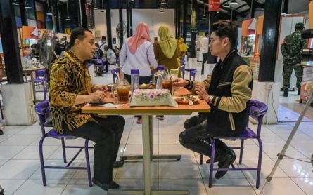 Eri Cahyadi Ajak Crazy Rich Surabaya Melvin Tenggara Makan Bareng di Sentra Kuliner Wiyung - JPNN.com Jatim