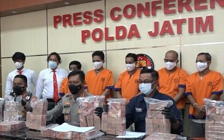 Penampakan Uang Palsu Rp 3,8 Miliar,  Ada 5 Tersangka Terlibat - JPNN.com Jatim