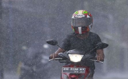 Simak Cuaca Besok Kamis: Warga Jateng Harus Waspada Hujan Lebat Disertai Petir - JPNN.com Jateng