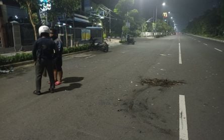 Tabrak Bumper Sedan di Jalan Kertajaya Surabaya, Roziq Terlempar Lalu Tewas - JPNN.com Jatim