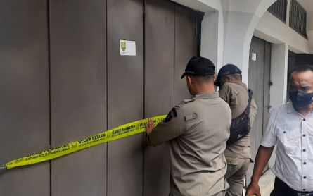 Seratusan Lapak di Pasar Johar Semarang Disegel Satpol PP, Ini Sebabnya - JPNN.com Jateng