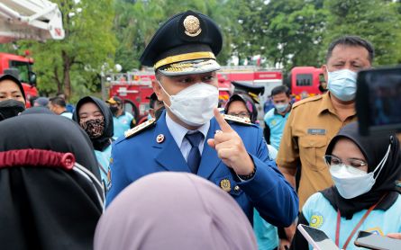 Wali Kota Eri Titip ke Kader Madagaskar Untuk Cegah Bencana di Surabaya - JPNN.com Jatim