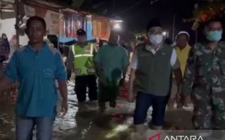 Banjir Jebak Ratusan Warga Pamekasan Madura, Proses Evakuasi Jadi yang Utama - JPNN.com Jatim