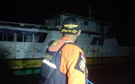 Basarnas Evakuasi Awak Kapal Nelayan Alami Mati Mesi di Perairan Wakatobi - JPNN.com Sultra