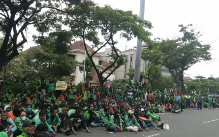 Imbas Demo Driver Ojol, Warga Semarang Tak Bisa Pesan Makanan dan Jasa Antar - JPNN.com Jateng