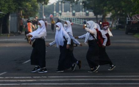 Jangka Waktu Pengadaan Seragam Siswa MBR Teralalu Pendek, Dindik Surabaya Dinilai Belum Siap - JPNN.com Jatim