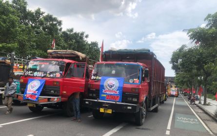 Awas Ada Demo Sopir Truk di Surabaya Hari Ini, Hindari Titik-Titik Berikut - JPNN.com Jatim