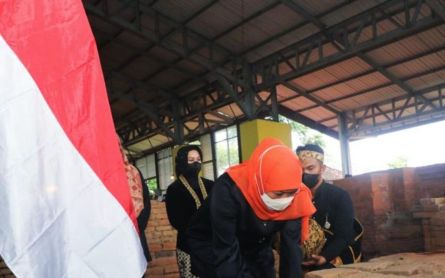 Kemah di IKN Bareng Jokowi, Gubernur Khofifah Bawa Tanah dan Air 'Majapahit' - JPNN.com Jatim