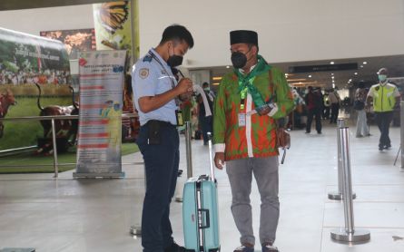 Bisa Langsung ke Madinah Lewat Bandara Juanda, Ratusan Jemaah Umrah Diberangkatkan Hari Ini - JPNN.com Jatim