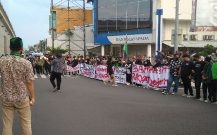 Turun ke Jalan, HMI Solo Raya Masih Tak Percaya Pejabat di Lingkaran Jokowi  - JPNN.com Jateng