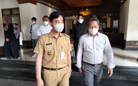 Jokowi Bolehkan Warga Lepas Masker, Gibran Bereaksi Begini - JPNN.com Jateng