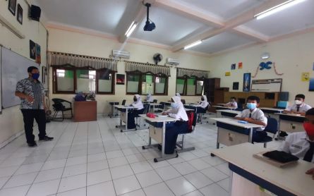 Komisi D Minta Pemkot Depok Bangun Sekolah Negeri di Setiap Kelurahan - JPNN.com Jabar