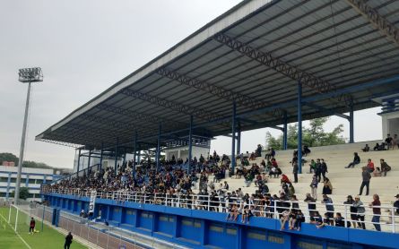 Sambut Kedatangan Ciro Alves ke Persib, Bobotoh Memadati Stadion Sidolig - JPNN.com Jabar