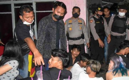 Polisi menggerebek Sarang Geng Motor di Cirebon, Hasilnya Mengejutkan - JPNN.com Jabar