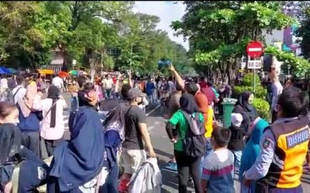 Ratusan Orang Berhamburan Saat CFD di Solo, Ada Fenomena Tak Biasa - JPNN.com Jateng