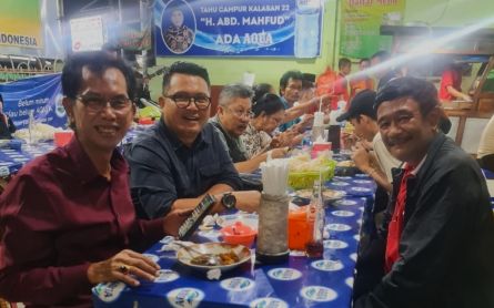 Nostalgia Saat di Surabaya, Djarot Nikmati Tahu Campur Bersama Cak Awi - JPNN.com Jatim