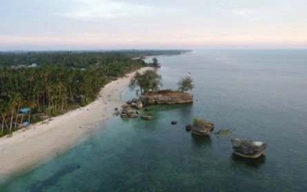 1,4 Ton Sampah Dibersihkan dari Pantai Teleng Ria Pacitan - JPNN.com Jatim