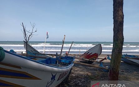 Meski Gelombang Laut Tinggi, Sebagian Nelayan di Cilacap Mulai Melaut  - JPNN.com Jateng