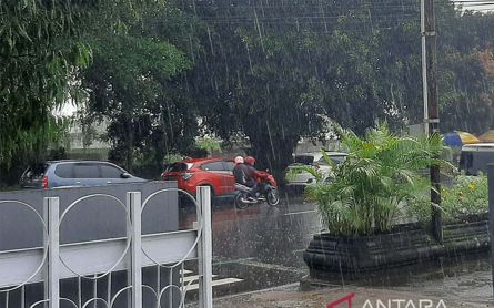 Cuaca Jawa Tengah: Semua Daerah Diprediksi Turun Hujan, Waspada! - JPNN.com Jateng