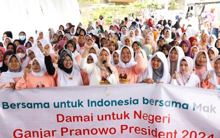 Doa dan Zikir Ratusan Mak-mak Siap Hantarkan Ganjar Pranowo Memenangi Pilpres 2024 - JPNN.com Jabar