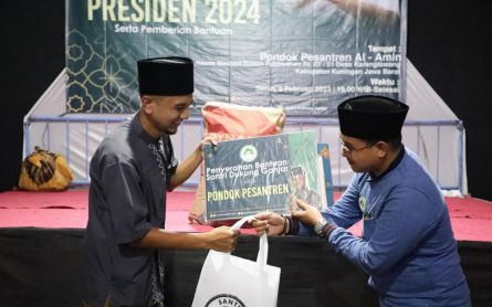 Sukarelawan SDG Jabar Beri Bantuan untuk Ponpes Al Amin Kuningan - JPNN.com Jabar