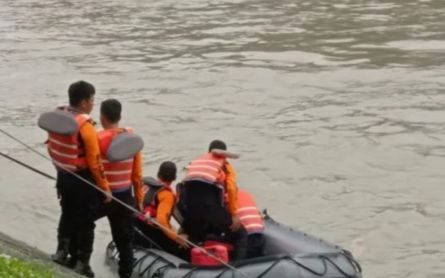 Seorang Anak Dilaporkan Terseret Arus Sungai Jagir, BPBD Masih Berupaya Mencari - JPNN.com Jatim