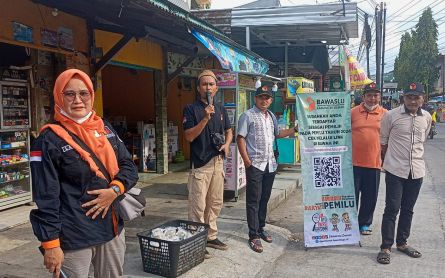 Ngabuburit Pengawasan, Bawaslu Demak Ajak Warga Pastikan Hak Pilih Pemilu 2024 - JPNN.com Jateng